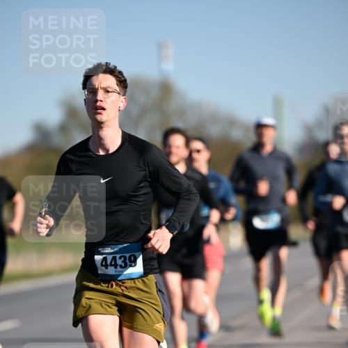06.04.2025 - 44. Internationalen Wilhelmsburger Insellauf Dr. Thomas Lammeyer http://msf.ph/oto/7549850 06.04.2025 09:19:40 Laufen 4439 meine-sportfotos.de