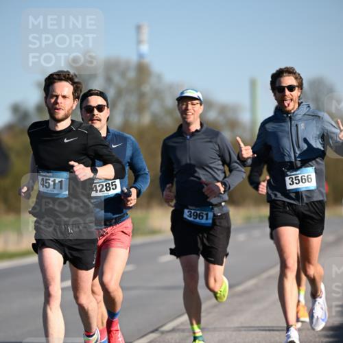 06.04.2025 - 44. Internationalen Wilhelmsburger Insellauf Dr. Thomas Lammeyer http://msf.ph/oto/7549855 06.04.2025 09:19:42 Laufen 4511, 4285, 3961, 3566 meine-sportfotos.de