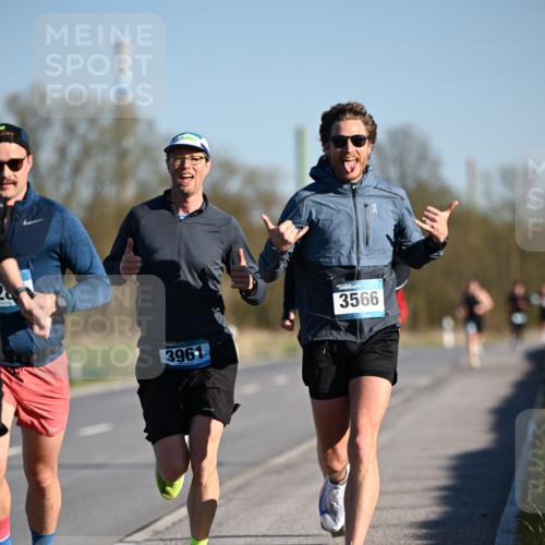 06.04.2025 - 44. Internationalen Wilhelmsburger Insellauf Dr. Thomas Lammeyer http://msf.ph/oto/7549857 06.04.2025 09:19:42 Laufen 28, 3961, 3566 meine-sportfotos.de