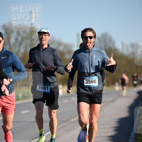 06.04.2025 - 44. Internationalen Wilhelmsburger Insellauf Dr. Thomas Lammeyer http://msf.ph/oto/7549858 06.04.2025 09:19:42 Laufen 3961, 3566 meine-sportfotos.de