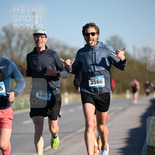 06.04.2025 - 44. Internationalen Wilhelmsburger Insellauf Dr. Thomas Lammeyer http://msf.ph/oto/7549859 06.04.2025 09:19:42 Laufen 5, 3961, 3566 meine-sportfotos.de