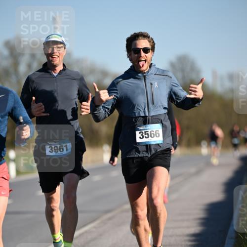 06.04.2025 - 44. Internationalen Wilhelmsburger Insellauf Dr. Thomas Lammeyer http://msf.ph/oto/7549861 06.04.2025 09:19:42 Laufen 3961, 3566 meine-sportfotos.de