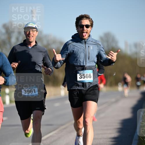 06.04.2025 - 44. Internationalen Wilhelmsburger Insellauf Dr. Thomas Lammeyer http://msf.ph/oto/7549862 06.04.2025 09:19:43 Laufen 3961, 3566 meine-sportfotos.de