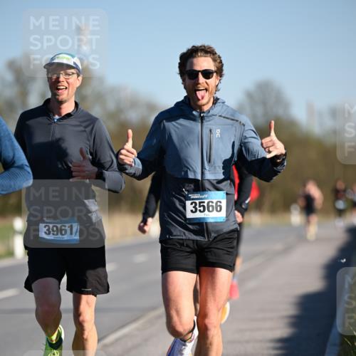 06.04.2025 - 44. Internationalen Wilhelmsburger Insellauf Dr. Thomas Lammeyer http://msf.ph/oto/7549863 06.04.2025 09:19:43 Laufen 3961, 3566 meine-sportfotos.de