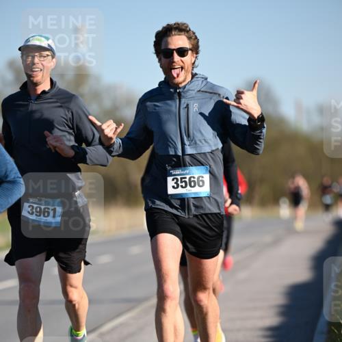 06.04.2025 - 44. Internationalen Wilhelmsburger Insellauf Dr. Thomas Lammeyer http://msf.ph/oto/7549864 06.04.2025 09:19:43 Laufen 3961, 3566 meine-sportfotos.de