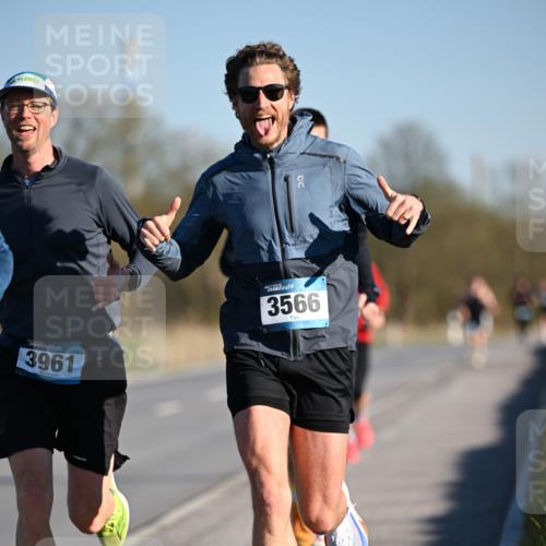 06.04.2025 - 44. Internationalen Wilhelmsburger Insellauf Dr. Thomas Lammeyer http://msf.ph/oto/7549865 06.04.2025 09:19:43 Laufen 3961, 3566 meine-sportfotos.de