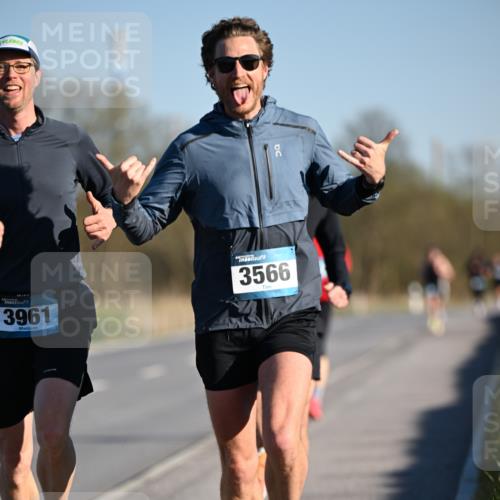 06.04.2025 - 44. Internationalen Wilhelmsburger Insellauf Dr. Thomas Lammeyer http://msf.ph/oto/7549866 06.04.2025 09:19:43 Laufen 3961, 3566 meine-sportfotos.de