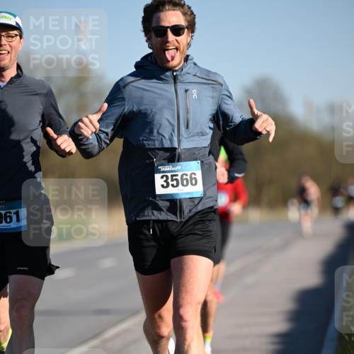 06.04.2025 - 44. Internationalen Wilhelmsburger Insellauf Dr. Thomas Lammeyer http://msf.ph/oto/7549867 06.04.2025 09:19:43 Laufen 961, 3566 meine-sportfotos.de