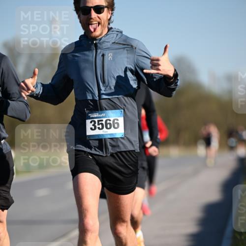 06.04.2025 - 44. Internationalen Wilhelmsburger Insellauf Dr. Thomas Lammeyer http://msf.ph/oto/7549869 06.04.2025 09:19:44 Laufen 3566 meine-sportfotos.de