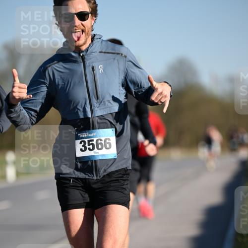 06.04.2025 - 44. Internationalen Wilhelmsburger Insellauf Dr. Thomas Lammeyer http://msf.ph/oto/7549870 06.04.2025 09:19:44 Laufen 3566 meine-sportfotos.de