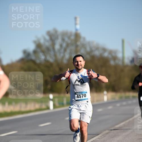 06.04.2025 - 44. Internationalen Wilhelmsburger Insellauf Dr. Thomas Lammeyer http://msf.ph/oto/7549910 06.04.2025 09:20:04 Laufen 4570 meine-sportfotos.de