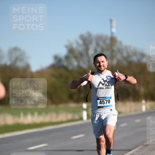 06.04.2025 - 44. Internationalen Wilhelmsburger Insellauf Dr. Thomas Lammeyer http://msf.ph/oto/7549913 06.04.2025 09:20:04 Laufen 4570 meine-sportfotos.de