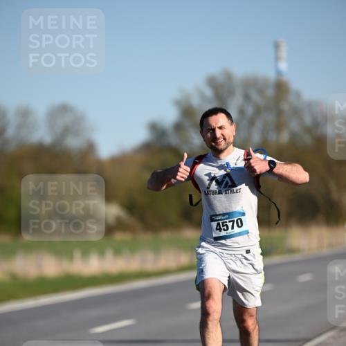 06.04.2025 - 44. Internationalen Wilhelmsburger Insellauf Dr. Thomas Lammeyer http://msf.ph/oto/7549916 06.04.2025 09:20:04 Laufen 4570 meine-sportfotos.de