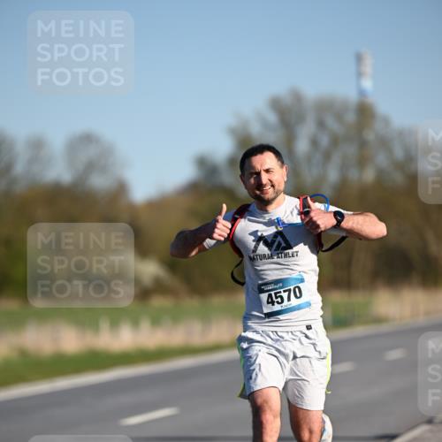 06.04.2025 - 44. Internationalen Wilhelmsburger Insellauf Dr. Thomas Lammeyer http://msf.ph/oto/7549917 06.04.2025 09:20:04 Laufen 4570 meine-sportfotos.de