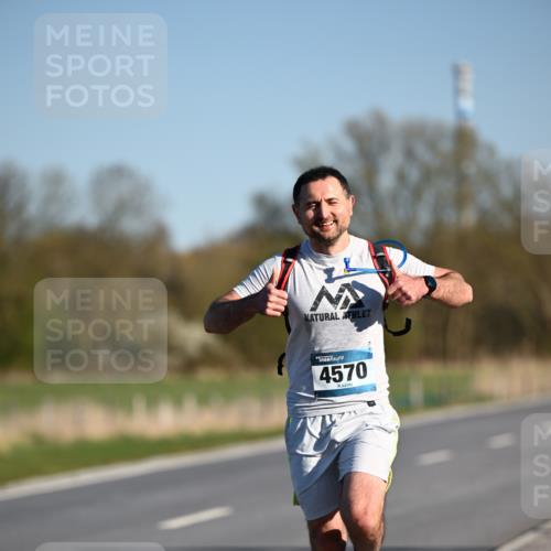 06.04.2025 - 44. Internationalen Wilhelmsburger Insellauf Dr. Thomas Lammeyer http://msf.ph/oto/7549918 06.04.2025 09:20:05 Laufen 4570 meine-sportfotos.de