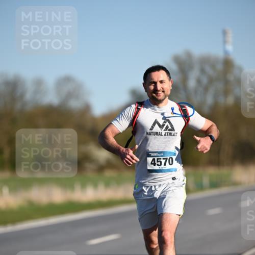 06.04.2025 - 44. Internationalen Wilhelmsburger Insellauf Dr. Thomas Lammeyer http://msf.ph/oto/7549919 06.04.2025 09:20:05 Laufen 4570 meine-sportfotos.de