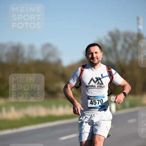 06.04.2025 - 44. Internationalen Wilhelmsburger Insellauf Dr. Thomas Lammeyer http://msf.ph/oto/7549920 06.04.2025 09:20:05 Laufen 4570 meine-sportfotos.de