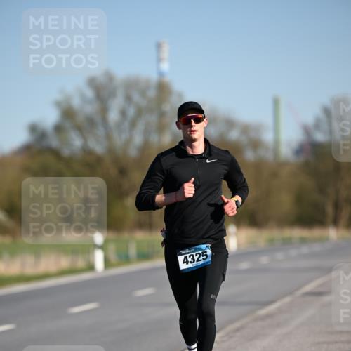 06.04.2025 - 44. Internationalen Wilhelmsburger Insellauf Dr. Thomas Lammeyer http://msf.ph/oto/7549928 06.04.2025 09:20:07 Laufen 4325 meine-sportfotos.de