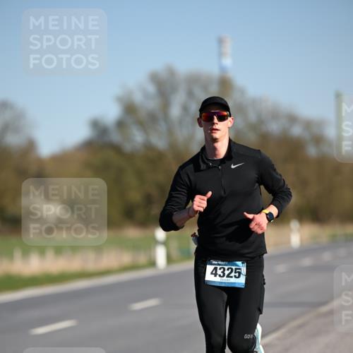 06.04.2025 - 44. Internationalen Wilhelmsburger Insellauf Dr. Thomas Lammeyer http://msf.ph/oto/7549932 06.04.2025 09:20:08 Laufen 4325 meine-sportfotos.de