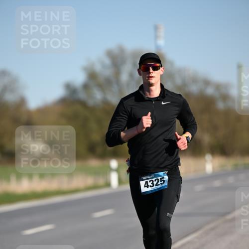 06.04.2025 - 44. Internationalen Wilhelmsburger Insellauf Dr. Thomas Lammeyer http://msf.ph/oto/7549933 06.04.2025 09:20:08 Laufen 4325 meine-sportfotos.de