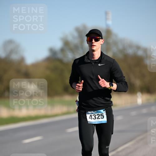 06.04.2025 - 44. Internationalen Wilhelmsburger Insellauf Dr. Thomas Lammeyer http://msf.ph/oto/7549935 06.04.2025 09:20:08 Laufen 4325 meine-sportfotos.de