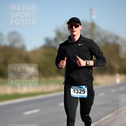 06.04.2025 - 44. Internationalen Wilhelmsburger Insellauf Dr. Thomas Lammeyer http://msf.ph/oto/7549936 06.04.2025 09:20:08 Laufen 4325 meine-sportfotos.de