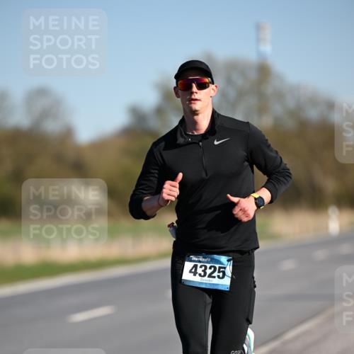 06.04.2025 - 44. Internationalen Wilhelmsburger Insellauf Dr. Thomas Lammeyer http://msf.ph/oto/7549937 06.04.2025 09:20:08 Laufen 4325 meine-sportfotos.de