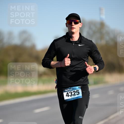 06.04.2025 - 44. Internationalen Wilhelmsburger Insellauf Dr. Thomas Lammeyer http://msf.ph/oto/7549939 06.04.2025 09:20:09 Laufen 4325 meine-sportfotos.de