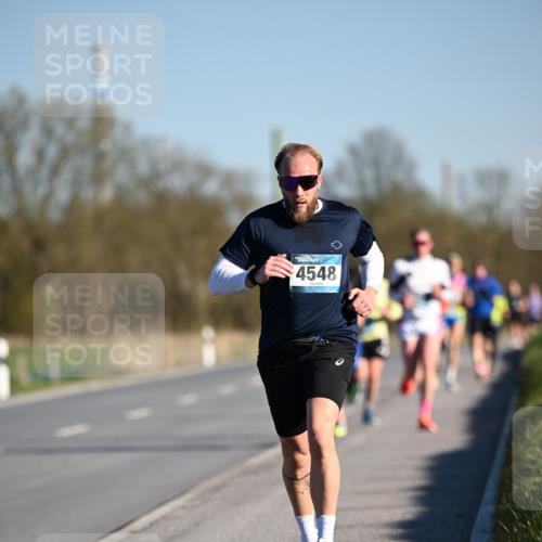 06.04.2025 - 44. Internationalen Wilhelmsburger Insellauf Dr. Thomas Lammeyer http://msf.ph/oto/7549946 06.04.2025 09:20:13 Laufen 4548 meine-sportfotos.de
