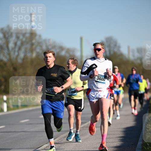 06.04.2025 - 44. Internationalen Wilhelmsburger Insellauf Dr. Thomas Lammeyer http://msf.ph/oto/7549973 06.04.2025 09:20:18 Laufen 3599, 3368, 3600 meine-sportfotos.de