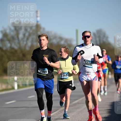06.04.2025 - 44. Internationalen Wilhelmsburger Insellauf Dr. Thomas Lammeyer http://msf.ph/oto/7549977 06.04.2025 09:20:19 Laufen 3600, 3599, 3368 meine-sportfotos.de