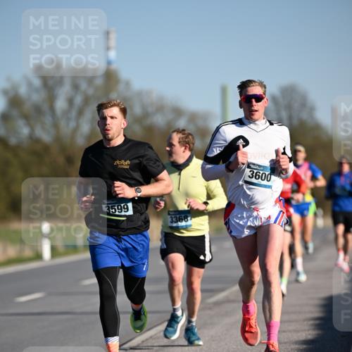 06.04.2025 - 44. Internationalen Wilhelmsburger Insellauf Dr. Thomas Lammeyer http://msf.ph/oto/7549978 06.04.2025 09:20:19 Laufen 3599, 3368, 3600 meine-sportfotos.de