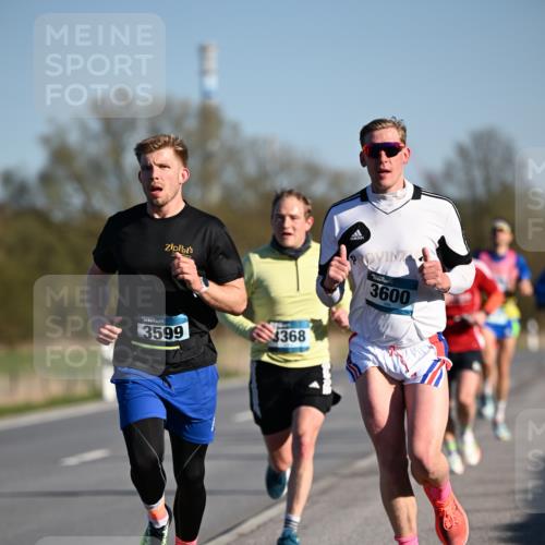 06.04.2025 - 44. Internationalen Wilhelmsburger Insellauf Dr. Thomas Lammeyer http://msf.ph/oto/7549982 06.04.2025 09:20:20 Laufen 3599, 3368, 3600 meine-sportfotos.de