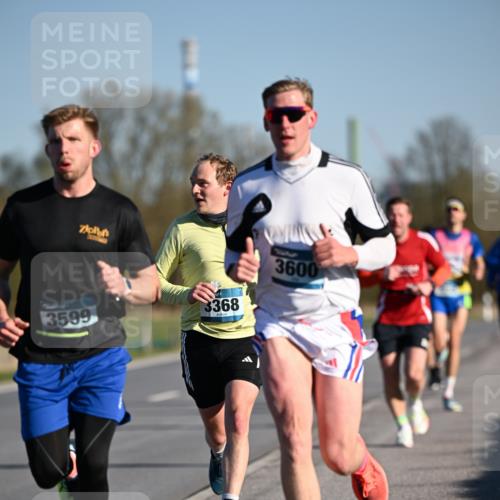 06.04.2025 - 44. Internationalen Wilhelmsburger Insellauf Dr. Thomas Lammeyer http://msf.ph/oto/7549984 06.04.2025 09:20:20 Laufen 3599, 3600, 3368 meine-sportfotos.de
