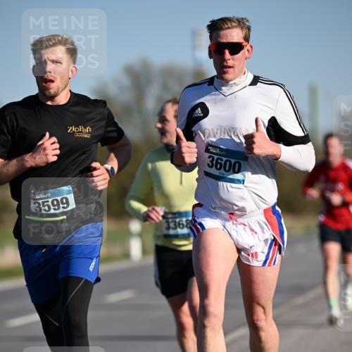 06.04.2025 - 44. Internationalen Wilhelmsburger Insellauf Dr. Thomas Lammeyer http://msf.ph/oto/7549988 06.04.2025 09:20:21 Laufen 3599, 3368, 3600 meine-sportfotos.de
