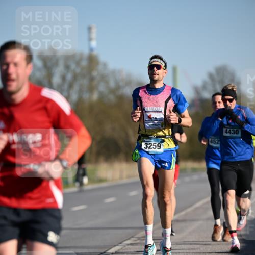06.04.2025 - 44. Internationalen Wilhelmsburger Insellauf Dr. Thomas Lammeyer http://msf.ph/oto/7550000 06.04.2025 09:20:25 Laufen 3259, 452, 4430 meine-sportfotos.de