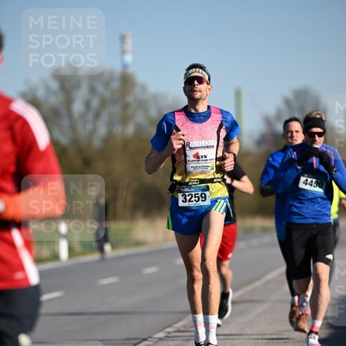 06.04.2025 - 44. Internationalen Wilhelmsburger Insellauf Dr. Thomas Lammeyer http://msf.ph/oto/7550003 06.04.2025 09:20:25 Laufen 3259, 4430 meine-sportfotos.de