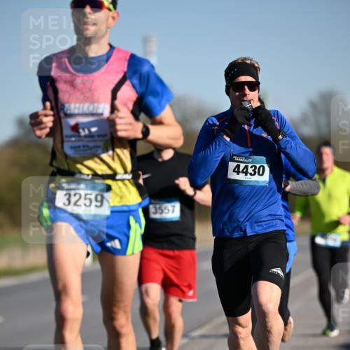 06.04.2025 - 44. Internationalen Wilhelmsburger Insellauf Dr. Thomas Lammeyer http://msf.ph/oto/7550015 06.04.2025 09:20:27 Laufen 3259, 3557, 4430 meine-sportfotos.de