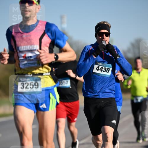 06.04.2025 - 44. Internationalen Wilhelmsburger Insellauf Dr. Thomas Lammeyer http://msf.ph/oto/7550016 06.04.2025 09:20:27 Laufen 3259, 1337, 4430 meine-sportfotos.de
