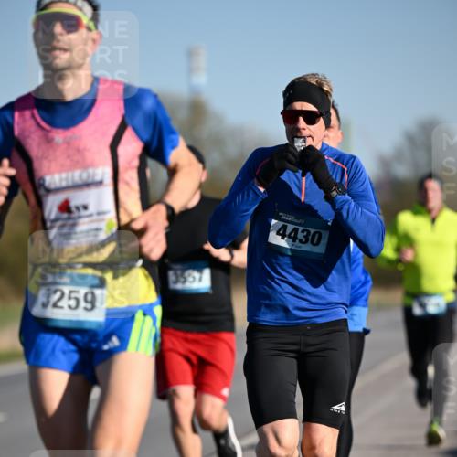 06.04.2025 - 44. Internationalen Wilhelmsburger Insellauf Dr. Thomas Lammeyer http://msf.ph/oto/7550017 06.04.2025 09:20:28 Laufen 3259, 3987, 4430 meine-sportfotos.de