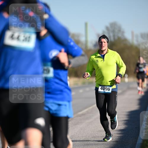 06.04.2025 - 44. Internationalen Wilhelmsburger Insellauf Dr. Thomas Lammeyer http://msf.ph/oto/7550022 06.04.2025 09:20:29 Laufen 4430, 299, 4096 meine-sportfotos.de