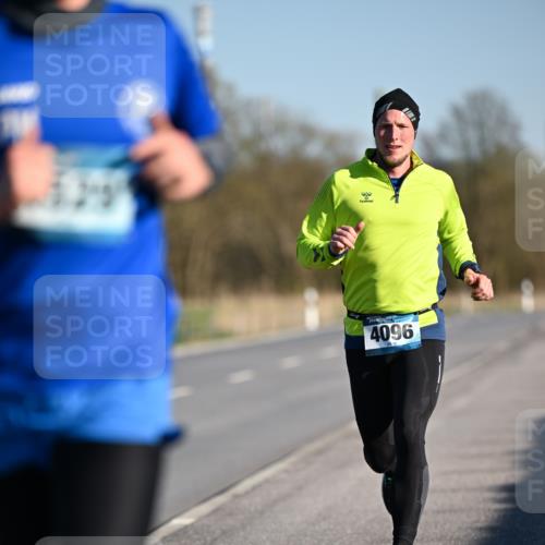 06.04.2025 - 44. Internationalen Wilhelmsburger Insellauf Dr. Thomas Lammeyer http://msf.ph/oto/7550029 06.04.2025 09:20:30 Laufen 4096 meine-sportfotos.de