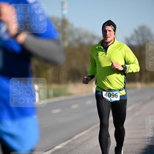 06.04.2025 - 44. Internationalen Wilhelmsburger Insellauf Dr. Thomas Lammeyer http://msf.ph/oto/7550031 06.04.2025 09:20:30 Laufen 4096 meine-sportfotos.de