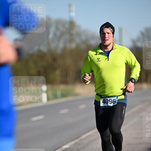 06.04.2025 - 44. Internationalen Wilhelmsburger Insellauf Dr. Thomas Lammeyer http://msf.ph/oto/7550033 06.04.2025 09:20:30 Laufen 4096 meine-sportfotos.de