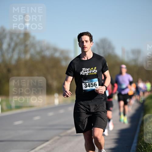 06.04.2025 - 44. Internationalen Wilhelmsburger Insellauf Dr. Thomas Lammeyer http://msf.ph/oto/7550047 06.04.2025 09:20:40 Laufen 3456 meine-sportfotos.de