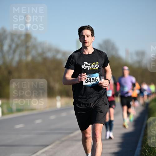 06.04.2025 - 44. Internationalen Wilhelmsburger Insellauf Dr. Thomas Lammeyer http://msf.ph/oto/7550048 06.04.2025 09:20:41 Laufen 3456 meine-sportfotos.de