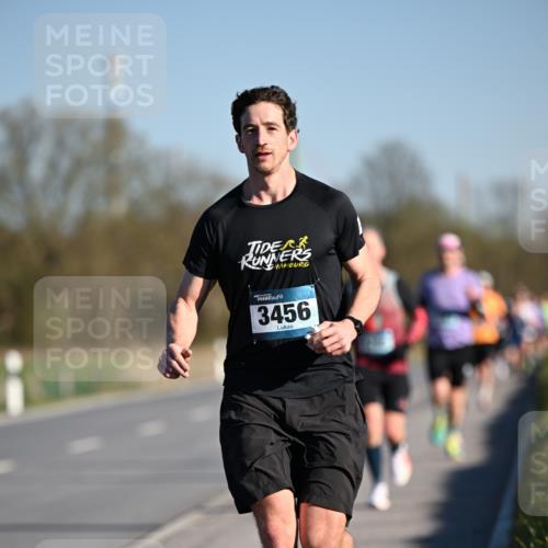 06.04.2025 - 44. Internationalen Wilhelmsburger Insellauf Dr. Thomas Lammeyer http://msf.ph/oto/7550052 06.04.2025 09:20:41 Laufen 3456 meine-sportfotos.de
