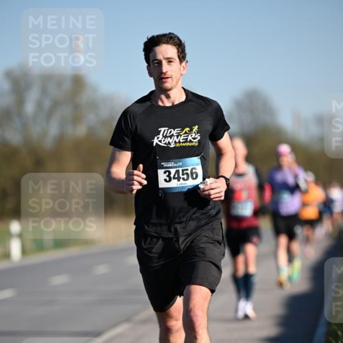 06.04.2025 - 44. Internationalen Wilhelmsburger Insellauf Dr. Thomas Lammeyer http://msf.ph/oto/7550053 06.04.2025 09:20:41 Laufen 3456 meine-sportfotos.de