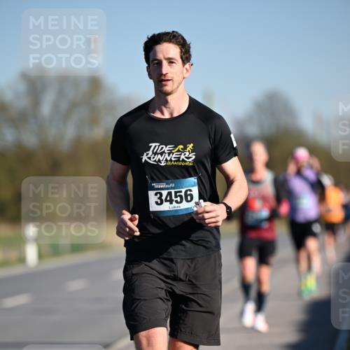 06.04.2025 - 44. Internationalen Wilhelmsburger Insellauf Dr. Thomas Lammeyer http://msf.ph/oto/7550055 06.04.2025 09:20:41 Laufen 3456 meine-sportfotos.de
