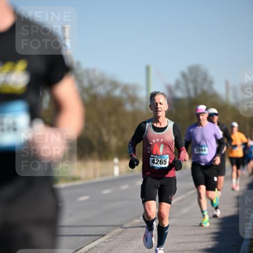 06.04.2025 - 44. Internationalen Wilhelmsburger Insellauf Dr. Thomas Lammeyer http://msf.ph/oto/7550059 06.04.2025 09:20:43 Laufen 214, 4265 meine-sportfotos.de